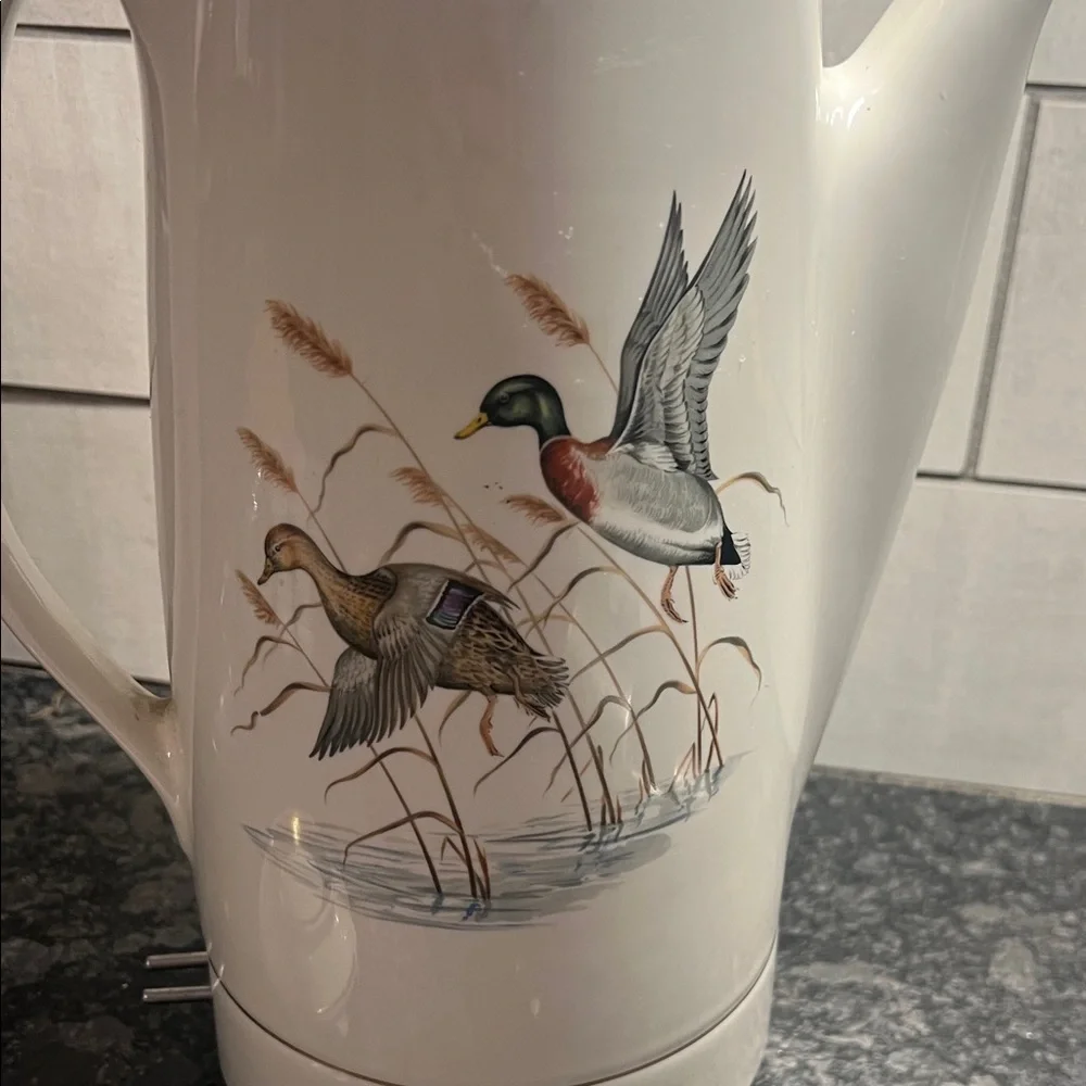 Vintage Ceramic Coffee Pot GAME BIRDS Hall Pottery Ernest Sohn. 8 cup